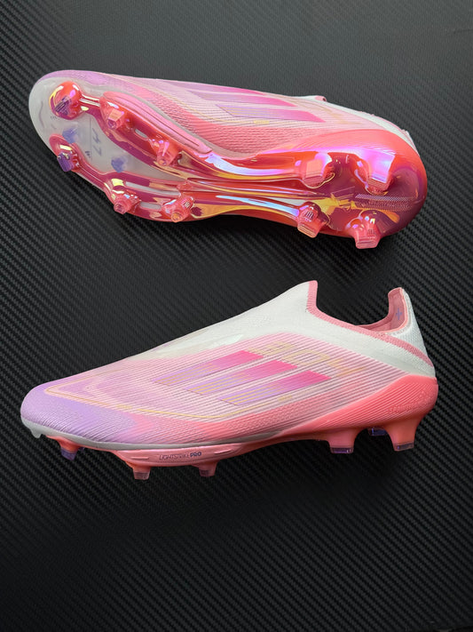 حذاء اديداس